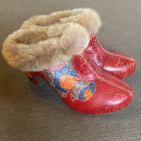 Spring Step L’Artiste Red Leather Mule w/ Faux Fur Like New Condition Sz Euro 39 - Picture 4 of 7
